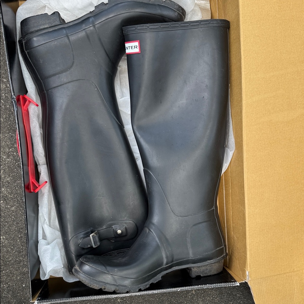 Hunter Women’s  Classic Black Rain Boots - Picture 2 of 4